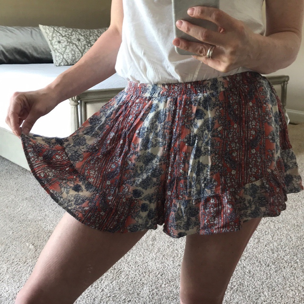 LUSH | Ruffle Shorts - Picture 7 of 7